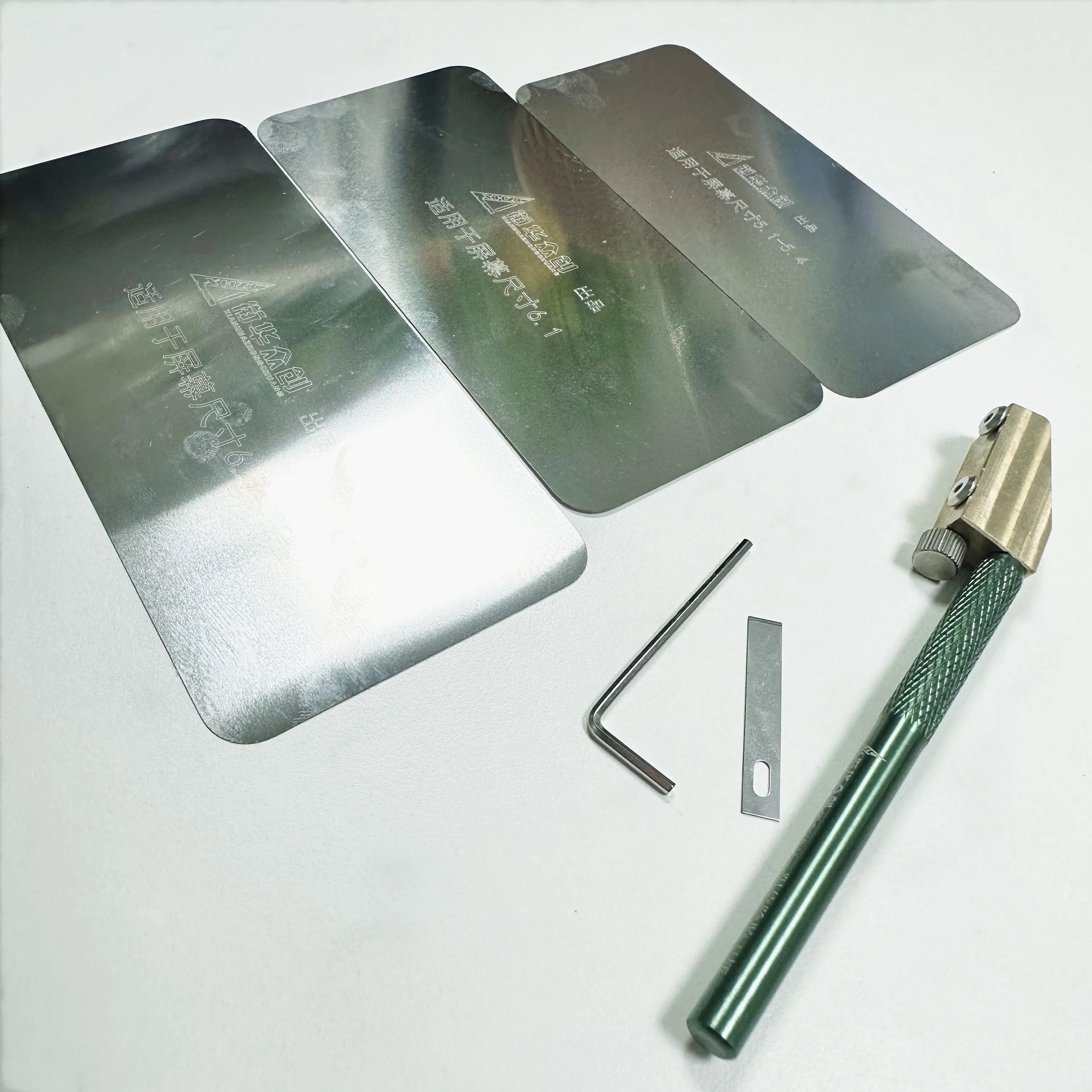 Screen Edge Glue Removal Blade - مراجعة Panel Line Marker وسعره