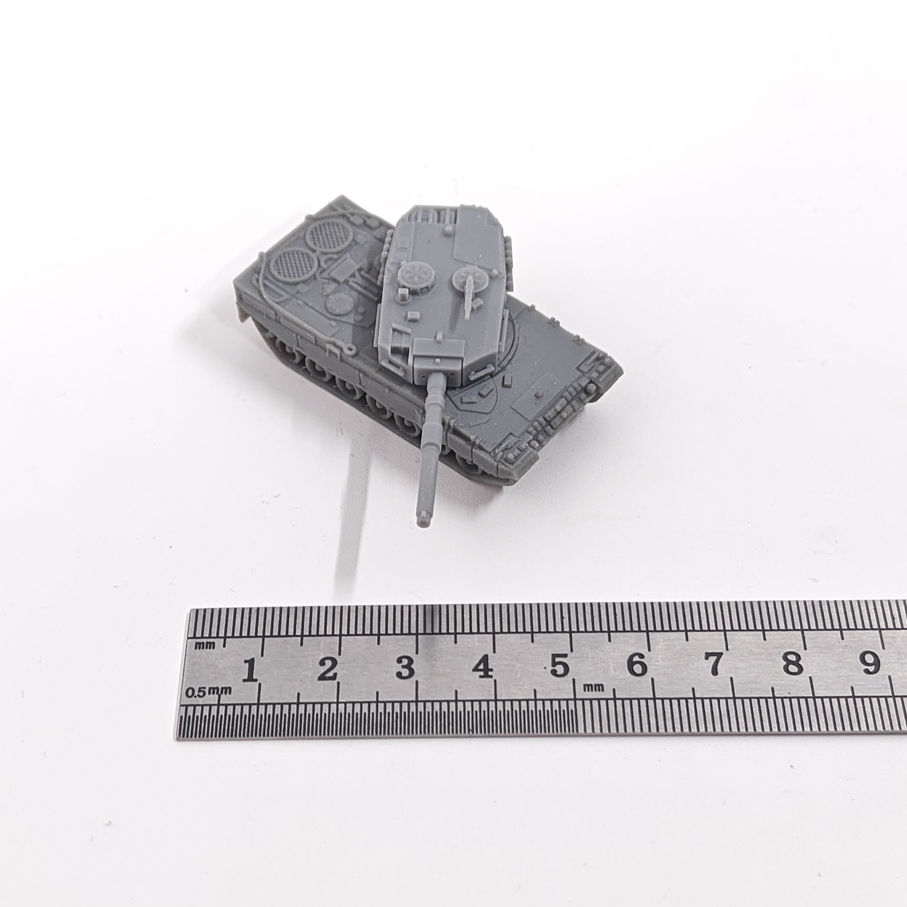 1/144 Scale Leopard 2 Main Bat - مراجعة Model Kit Battleship وسعره