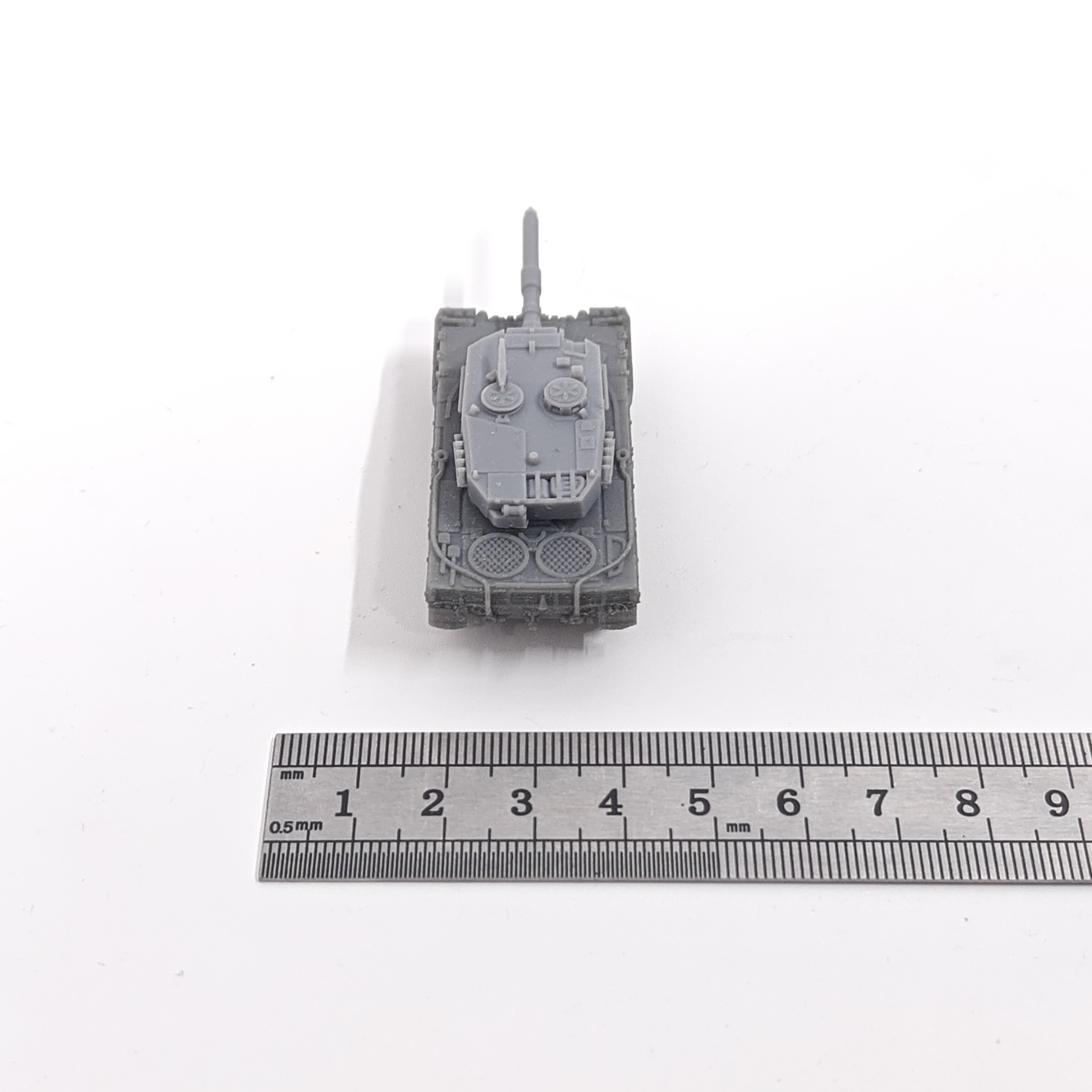 1/144 Scale Leopard 2 Main Bat - مراجعة Model Kit Battleship وسعره