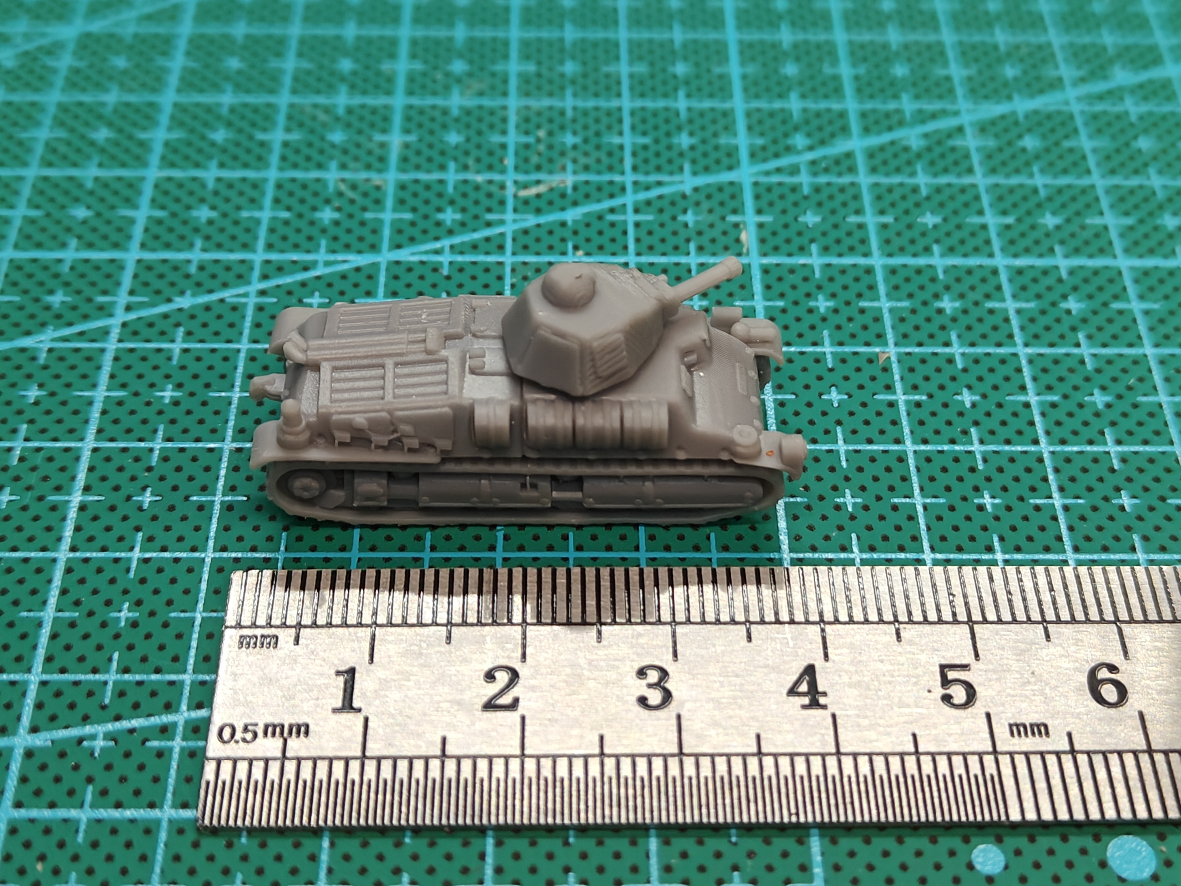 1/144 Scale Somua s35 Tank  MO - مراجعة Model Kit Battleship وسعره