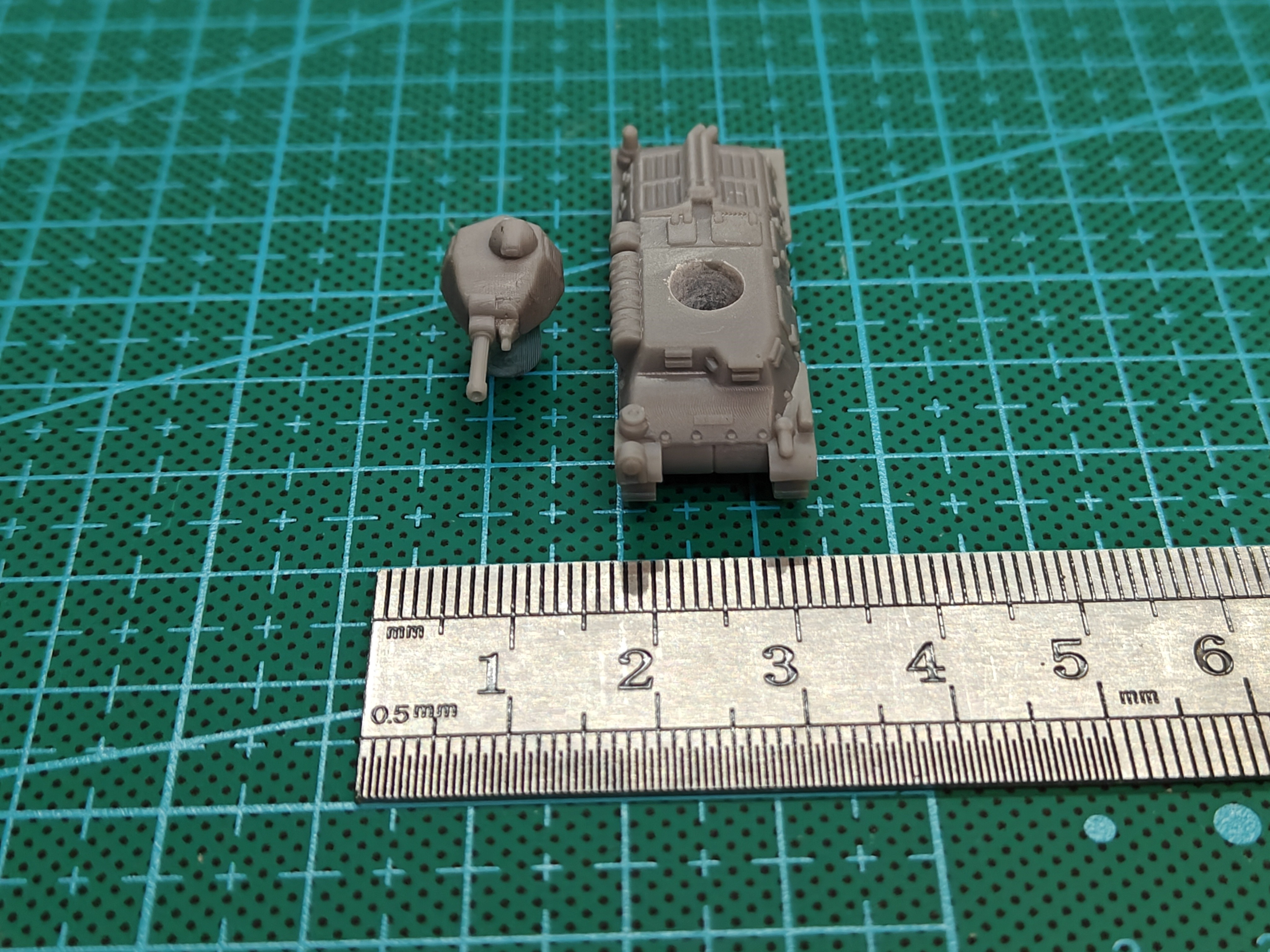 1/144 Scale Somua s35 Tank  MO - مراجعة Model Kit Battleship وسعره