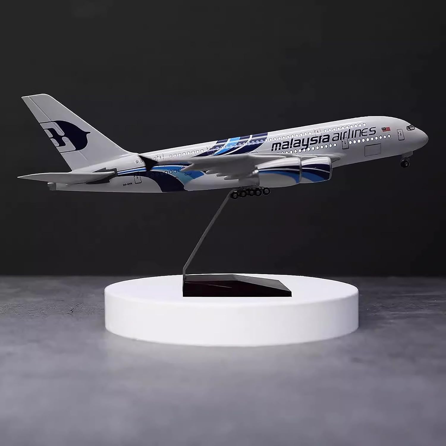 1:160 Scale Malaysia Airlines  - مراجعة Resin Kit Cast وسعره